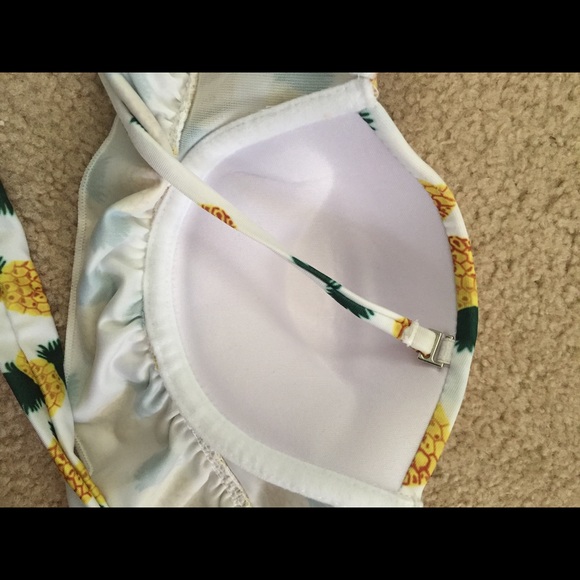 Pineapple print bikini top - Picture 3 of 3